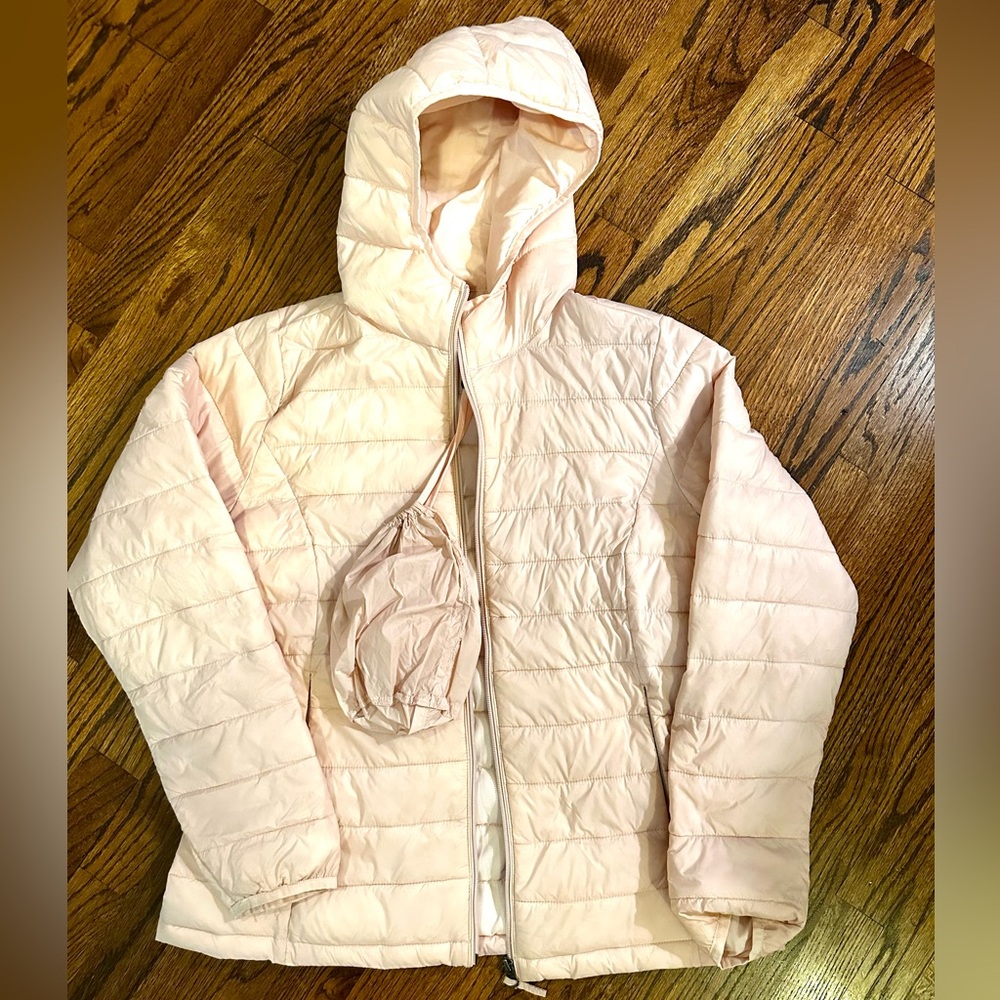 PINK L LARGE Amazon Essentials Women's Lightweight Water-Resistant Puffer Jacket